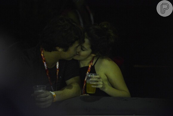 Francisco Vitti e Amanda de Godoi, de 'Malhação', se beijam no Fortal, em Fortaleza, nesta quinta-feira, 21 de julho de 2016