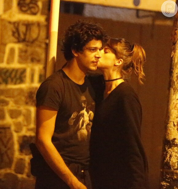 Agatha Moreira e Pedro Lamin estavam em clima de romance na noite desta quinta-feira, 21 de julho de 2016, no Baixo Gávea, Rio de Janeiro