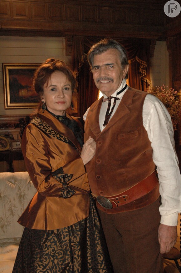 Joana Fomm e Tarcísio Meira trabalharam juntos na novela 'Bang Bang' (2005)