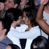 Camila Pitanga e Igor Angelkorte se beijam durante show no Rio nesta sexta-feira, dia 22 de julho de 2016