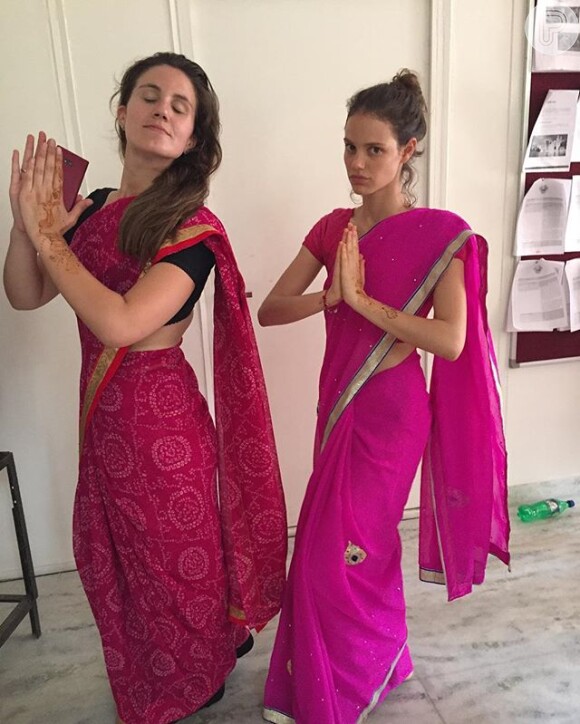 Laura Neiva, namorada de Chay Suede, faz intercâmbio de 15 dias na Índia