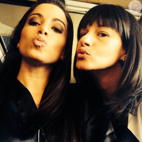 No Instagram, Anitta postou foto ao lado de sua preparadora de elenco, Renata Ghelli: 'Eu e minha coach mais amada de todas, me preparando pra gravar o longa'