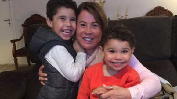 Zilu celebra Dia dos Avós em foto com filhos de Wanessa Camargo: 'Me transforma'