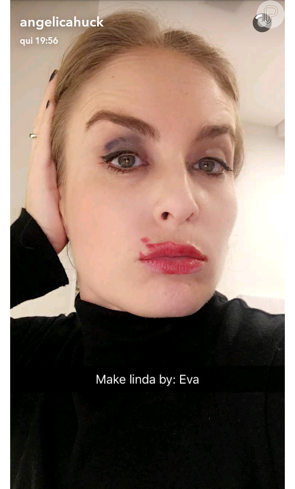 Angélica apareceu maquiada pela filha, Eva, de 3 anos, no Snapchat