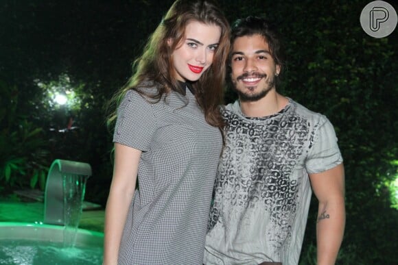 O casal posou para as fotos na festa de aniversário do ator Fernando Sampaio