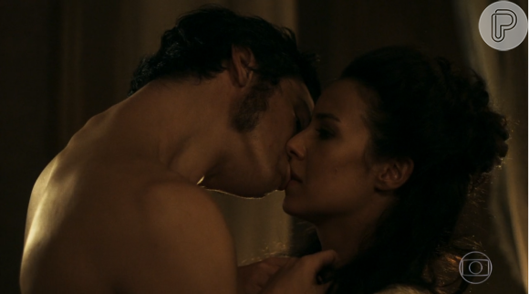 Capítulo de 'Liberdade, Liberdade' mostrou noite de núpcias de Rosa/ Joaquina (Andreia Horta) e Rubião (Mateus Solano) nesta terça-feira, 26 e julho de 2016