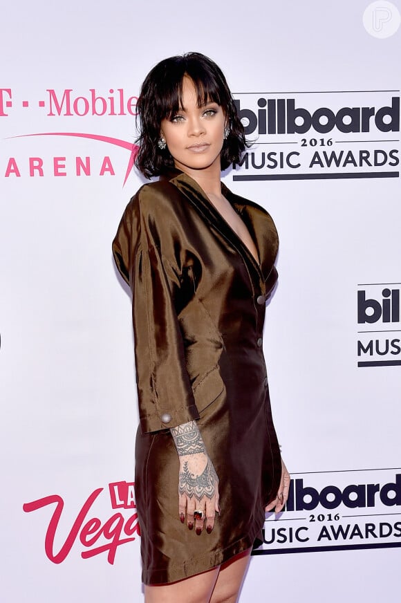 Rihanna usou maquiagem da cor da pele no Billboard Music Awards 2016