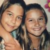 Sasha posa com a amiga Luma Antunes ainda na infância