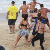 Aline Riscado mostra boa forma em treino funcional na praia da Barra da Tijuca, no Rio, nesta quinta-feira, 28 de julho de 2016