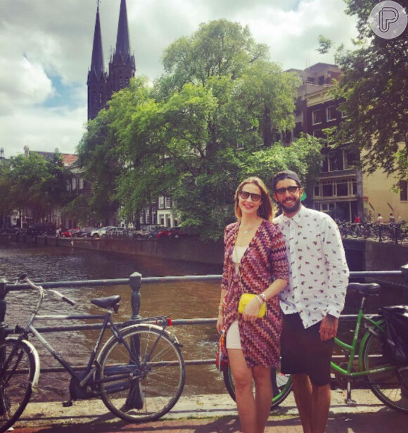 Luana Piovani e o marido, Pedro Scooby, viajaram para Amsterdã onde curtiram o show de Beyoncé