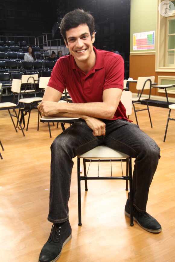 O ator Mateus Solano também faz parte do elenco da 'Escolinha do Professor Raimundo' 
