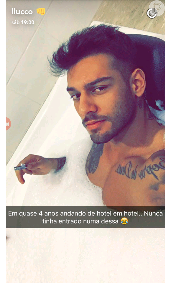 Lucas Lucco mostra banho em banheira de hotel em vídeo no snapchat