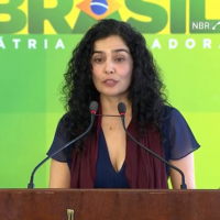 Letícia Sabatella é hostilizada durante manifestação em Curitiba. Vídeo!
