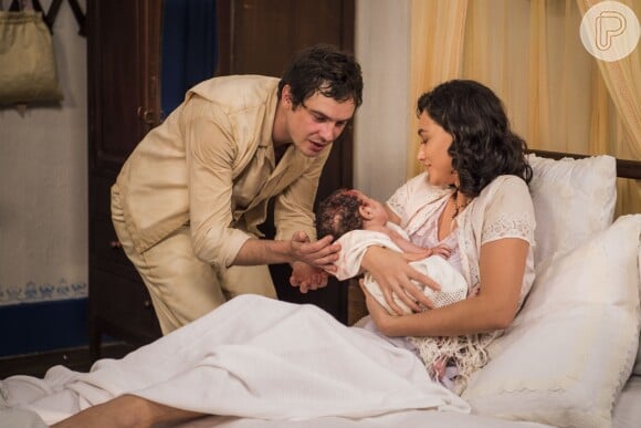 Na reta final da novela 'Êta Mundo Bom!', Sandra (Flávia Alessandra) e Ernesto (Eriberto Leão) sequestram Filomena (Débora Nascimento) e o seu filho com Candinho (Sergio Guizé)