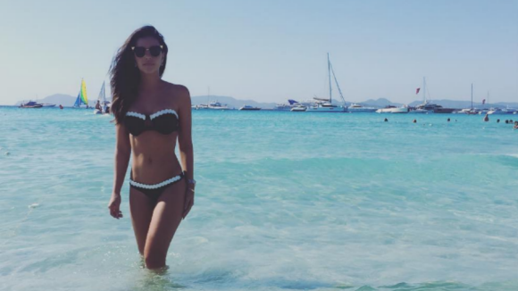 Mariana Rios posa de biquíni e exibe boa forma durante férias na Espanha. Fotos!