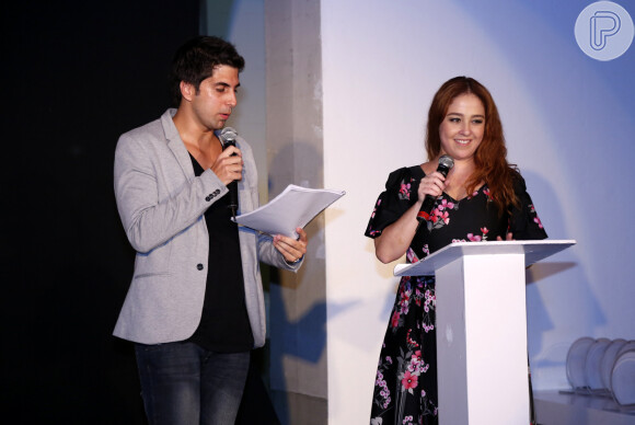 Gabirel Luchard e Debora Lamm apresentam a premiação