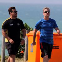 Fabio Assunção mostra disposição ao se exercitar na praia da Barra. Fotos!