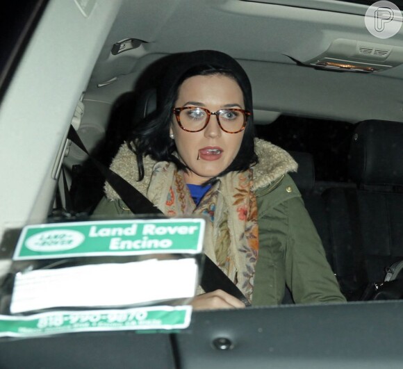 Katy Perry entra no carro com John Mayer