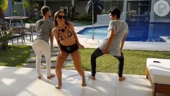 Anitta dançou de biquíni em vídeo postado em sua conta no Snapchat