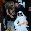 Adriane Galisteu, o marido, Alexandre Iódice, e o filho, Vittorio, posam ao chegar na festa, om tema 'Star Wars' nesta quinta-feira, dia 04 de agosto de 2016