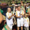 Luciano Huck e os filhos carregam a tocha olímpica na tarde desta sexta-feira, 5 de agosto de 2016, no Aterro do Flamengo, Zona Sul do Rio de Janeiro