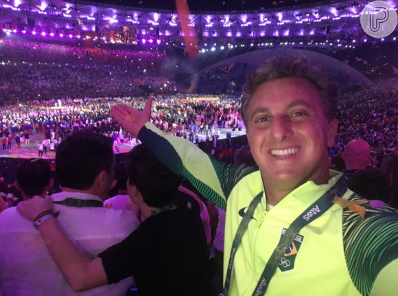 Luciano Huck esteve dentro do Maracanã acompanhando de perto a abertura da Olimpíada: 'Que noite especial. Foi lindo demais. Parabéns a todos os envolvidos, parabéns aos atletas, parabéns ao povo que lotou o Maraca, parabéns a todos os brasileiros que farão uma linda Olimpíada'