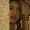 Gerusa (Giovanna Grigio) chora escondida sem que Osório (Athur Aguiar) e Camélia (Ana Lúcia Torre) percebam, no capítulo que vai ao ar na segunda-feira, dia 15 de agosto de 2016, na novela 'Êta Mundo Bom!'