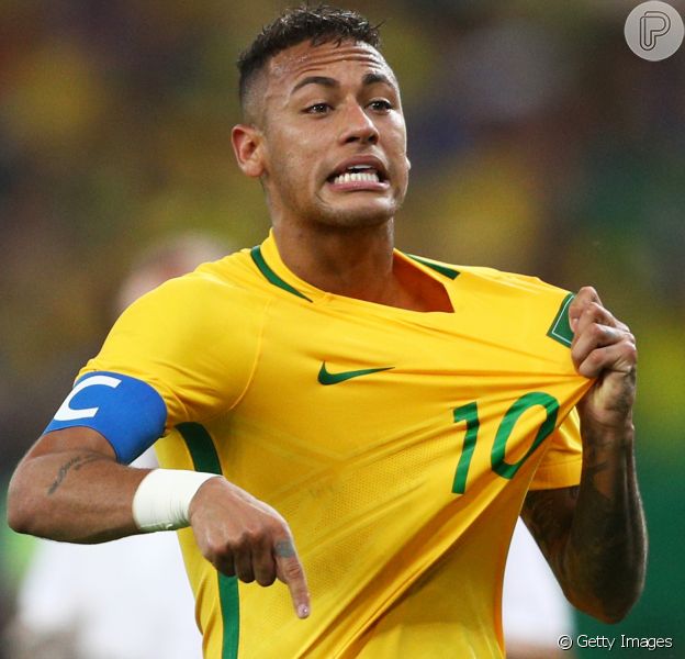 Após levar o ouro no futebol masculino pelo Brasil, Neymar discute com torcedores que estavam na arquibancada do Maracanã, neste domingo, 21 de agosto de 2016