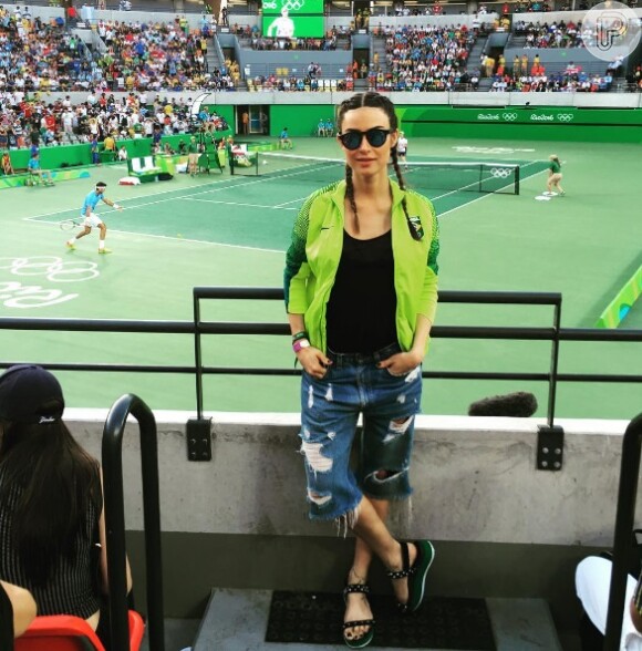 Thaila Ayala conferiu também uma partida de tênis na Rio 2016