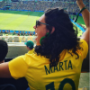 Debora Nascimento vestiu a camisa da Seleção Brasileira para tocer pro futebol feminino nesta terça-feira, dia 16 de agosto de 2016