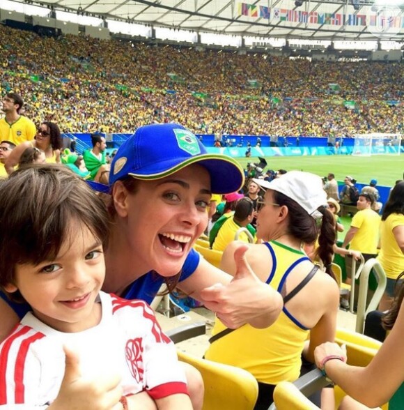 Juliana Silveira levou o filho, Bento, de 5 anos, para a semifinal Brasil x Suécia no futebol feminino, no Maracanã