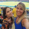 Pérola Faria torceu com uma amiga na partida Brasil x Suécia no futebol feminino