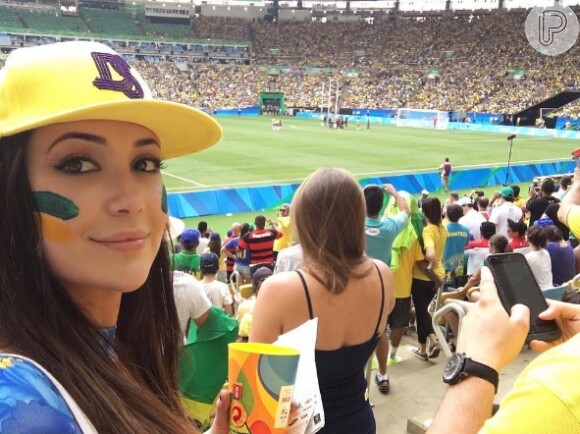 Josie Pessoa foi à partida Brasil x Suécia no futebol feminino