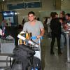 Bruno Gissoni desembarca no aeroporto do Galeão, no Rio de Janeiro, após gravar cenas de 'Em Família', nova novela da Globo, nesta sexta-feira, 22 de novembro de 2013