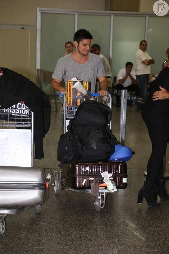 Bruno Gissoni no desembarque do aeroporto do Galeão, no Rio de Janeiro, nesta sexta-feira, 22 de novembro de 2013
