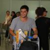 Bruno Gissoni desembarcou no aeroporto do Galeão, no Rio de Janeiro, nesta sexta-feira, 22 de novembro de 2013