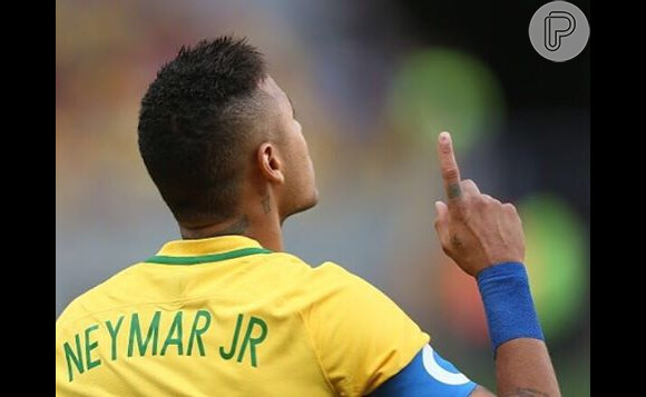 Neymar comentou os empates anteriores, que deixou os brasileiros indignados: 'Queríamos vencer desde o início, mas às vezes o resultado não vem, o gol não sai, isso faz parte do futebol. Sei que é difícil, mas peço que a torcida tenha paciência e não nos critique, mas dê apoio porque é isso que queremos receber: carinho e ajuda do povo'