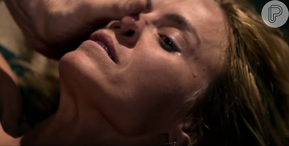 No filme 'O Silêncio do Céu', Carolina Dieckmann é uma mulher casada, vítima de violência sexual