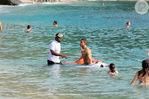 P. Diddy entra no mar em St. Barths