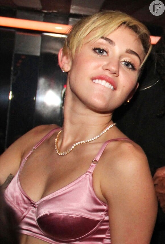 De acordo com o jornal britânico "Daily Mail", para celebrar a maioridade, Miley Cyrus organizou uma festa que terá como tema o sadomasoquismo