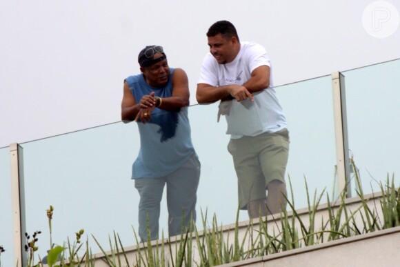 Ronaldo recebeu parte da família em sua casa, uma cobertura no bairro do Leblon, Zona Sul do Rio de Janeiro. O encontro aconteceu neste domingo, 24 de novembro de 2013