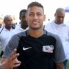 Neymar trata lesão após sentir dores no tornozelo direito