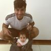 Hugo Moura é um pai coruja de Maria Flor e vive postando fotos com a filha nas redes sociais