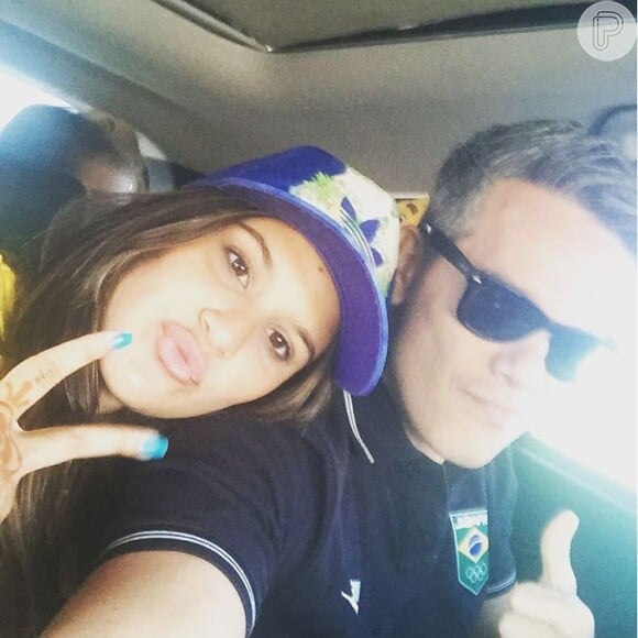 Otaviano Costa posa com Giulia Costa a caminho do Parque Olímpico, na Barra