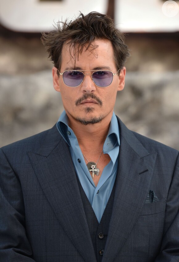 Johnny Depp estará na sequência de 'Alice no País das Maravilhas', segundo notícia de 25 de novembro de 2013