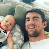 Boomer, filho de Michael Phelps, de apenas 3 meses, faz sucesso na web