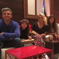 Flávia Alessandra fura fila ao visitar Casa do Qatar com família, diz colunista
