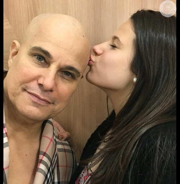 Edson Celulari, com câncer, conta com o carinho dos filhos, Enzo e Sophia