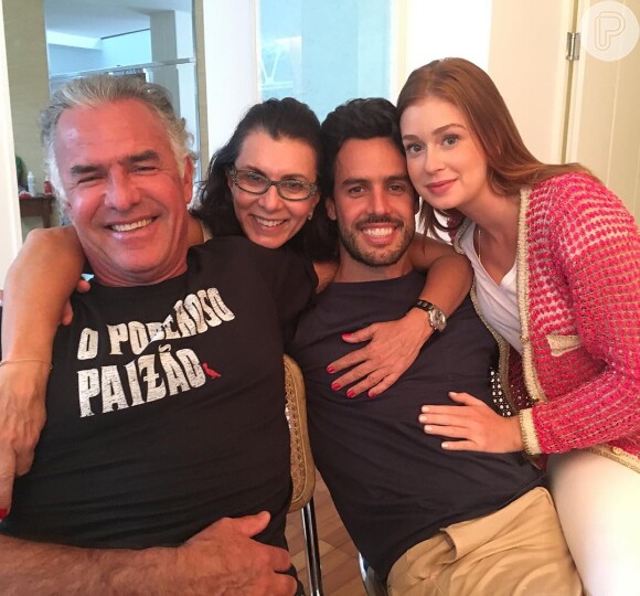 Marina Ruy Barbosa passou o Dia dos Pais com os sogros e o noivo, Xandinho Negrão, no domingo, 14 de agosto de 2016