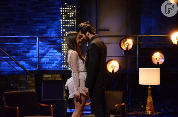 Anitta, de look curtinho, grava música romântica no DVD de Luan Santana nesta segunda-feira, dia 15 de agosto de 2016